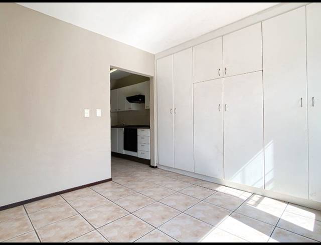 0.5 BEDROOM APARTMENT FOR SALE IN FLORIDA LAKE